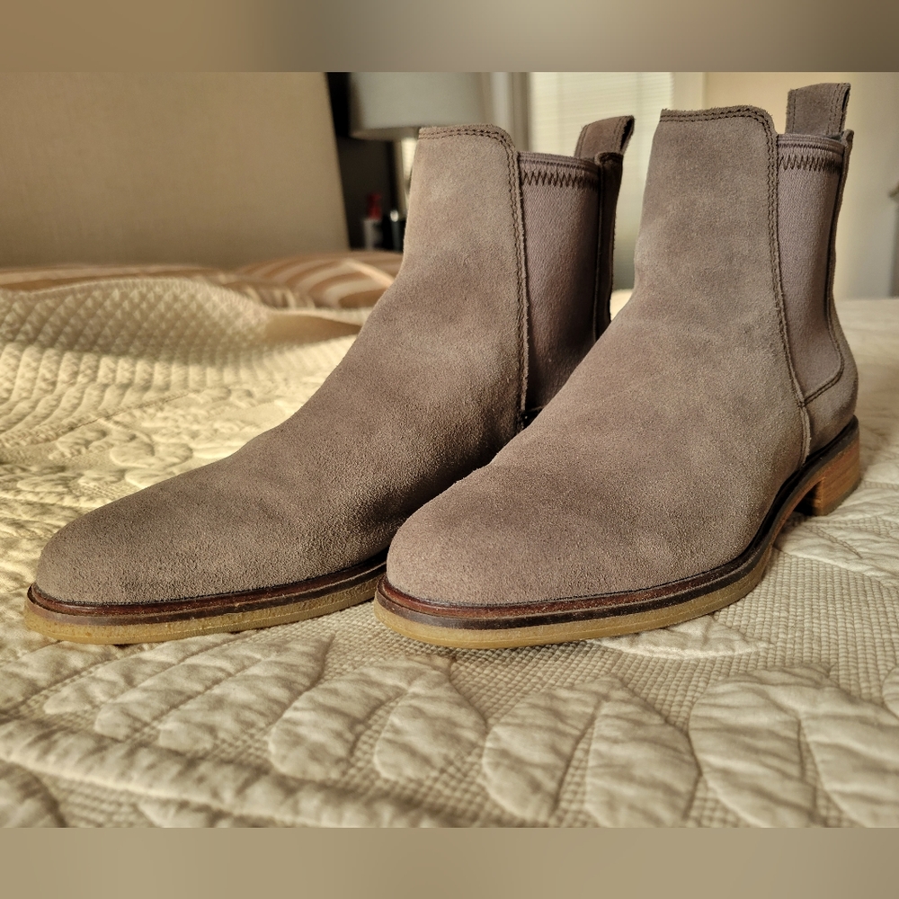 EUC Women's Clarks Boots